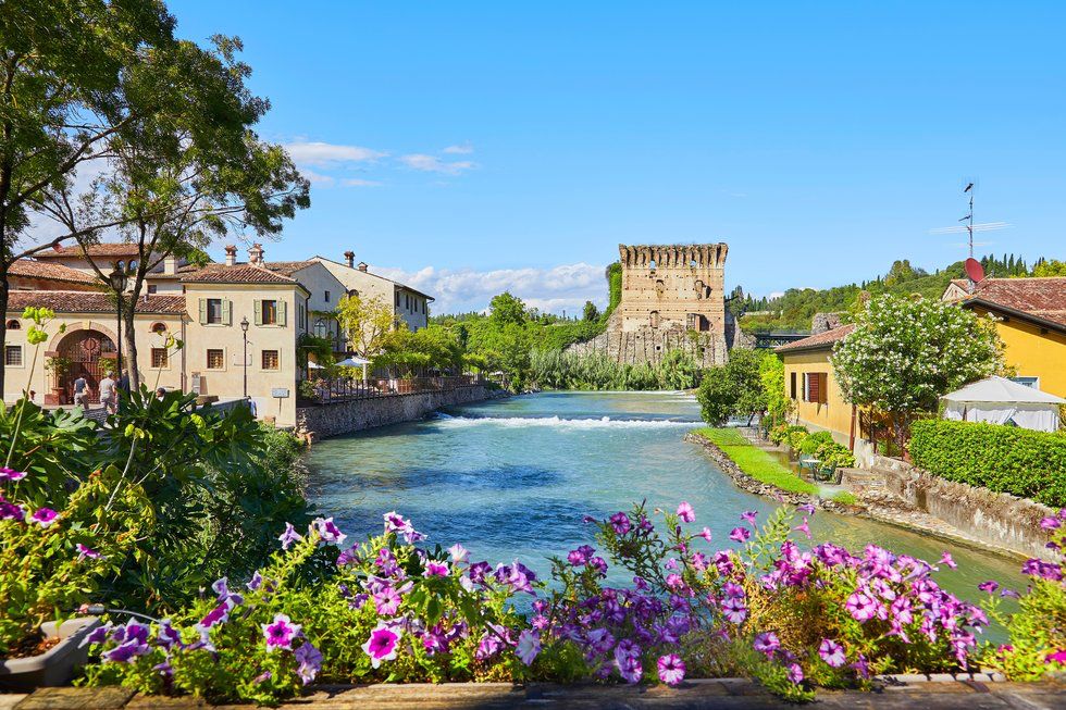 Domenica 9 Maggio – Tulipani, mulini e fiabe: Borghetto sul Mincio e Parco Sigurtà